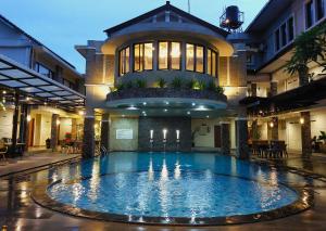 Bassein majutusasutuses Hotel Sriti Magelang või selle lähedal