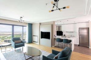 Kuchyň nebo kuchyňský kout v ubytování Radisson Residences Avrupa TEM Istanbul