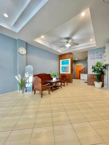 Χώρος καθιστικού στο Nona Pattaya Hotel