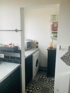 Kuchyň nebo kuchyňský kout v ubytování Appartement lumineux 2 chambres