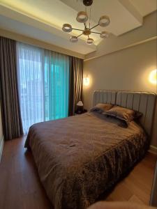 מיטה או מיטות בחדר ב-Люкс апартаменты в Анталии с 1 спальней с видом на море