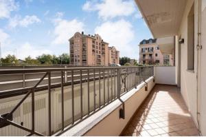 Apartamento con balcón con vistas a la calle. en Bilocale condominio Trifoglio, en Gallarate