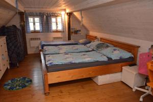 a bedroom with a large bed in a attic at Roubená chalupa v Jilemnici v klidné lokalitě in Semily