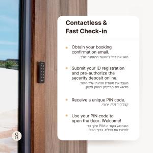 un cartello sulla porta che dice check-in veloce di Carmel Suites by Olala Homes a Haifa
