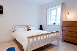 Postel nebo postele na pokoji v ubytování Lovely 1 bedroom studio apartment in Maidstone
