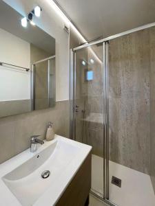 a bathroom with a sink and a shower at Villa Pensione Mercedes in Sirmione