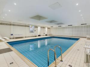 a large swimming pool in a building at null Haus Oland Whg 2 Südstrandkoje in Wyk auf Föhr
