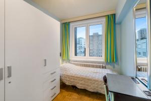 a bedroom with a bed and a window at Appartement aan Zee Oostende in Ostend