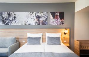 Postel nebo postele na pokoji v ubytování Leonardo Hotel Vienna Hauptbahnhof