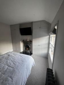 Cama ou camas em um quarto em Regatta-Ready Escape