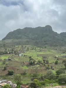 Splošen pogled na gorovje oz. razgled na gore, ki ga ponuja zasebna nastanitev