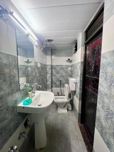 Koupelna v ubytování Trilok Residency - Dashashwamedh Varanasi