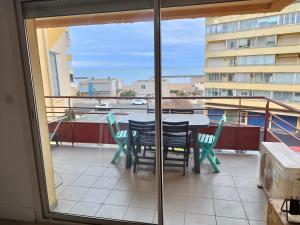 a table and chairs on a balcony with a view at dansnotreappart-com "T3 vue mer" in Valras-Plage +10 photos