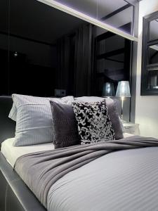 Un pat sau paturi într-o cameră la Boutique Hotel Schulz Classic