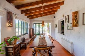 Gallery image of Casa Poupitta - 10 personnes - 5 chambres en suite - piscine in Sant Lluis