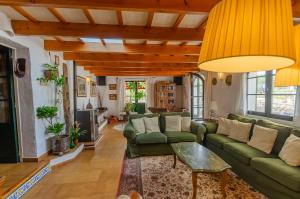 Gallery image of Casa Poupitta - 10 personnes - 5 chambres en suite - piscine in Sant Lluis