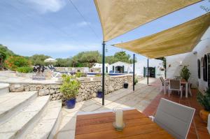 Gallery image of Casa Poupitta - 10 personnes - 5 chambres en suite - piscine in Sant Lluis +42 photos