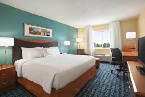 Ένα ή περισσότερα κρεβάτια σε δωμάτιο στο Fairfield Inn and Suites Lansing West