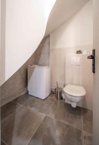 a bathroom with a toilet and a staircase at Appartement centre-ville 6 personnes in Chalon-sur-Saône