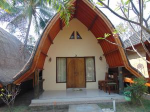 a small house with a thatched roof at Ings Garden in Gili Islands