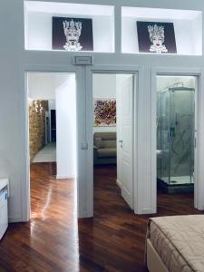 Koupelna v ubytování Falìkrjda Suite & Rooms