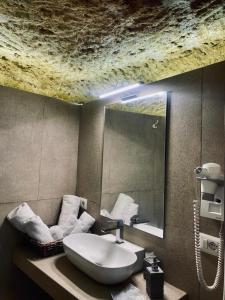 Koupelna v ubytování Falìkrjda Suite & Rooms + 37 fotografií