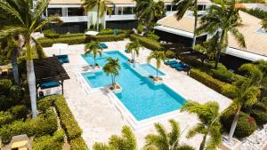 Bazén v ubytování Blue Bay Curaçao Golf & Beach Resort nebo v jeho okolí