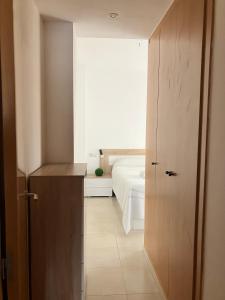 a room with a bed and a door to a bedroom at APARTAMENTO PINAPLAYA in Grao de Castellón