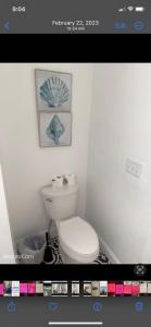 a bathroom with a white toilet in a room at NICE BEDROOM NEXT JOHNS HOPKIN UNIVERSITY in Baltimore