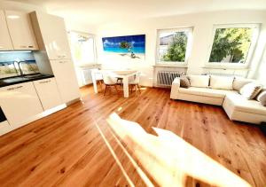 a living room with a couch and a table at City Apartment Starnberg in Starnberg