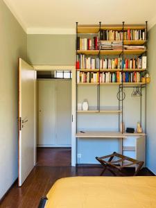 Biblioteca nell'appartamento