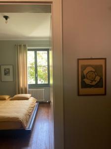 Postel nebo postele na pokoji v ubytování Casa d'epoca con giardino 5 min da Locarno