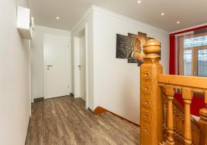 A television and/or entertainment centre at Toni`s Appartement by Schladming-Appartements
