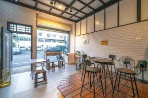 Area soggiorno di 幸福拾光二當家-台南安平包棟烤肉麻將民宿-依人數開放房型