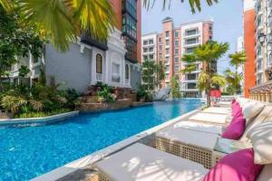 Bazén v ubytování España Condo Resort Pattaya nebo v jeho okolí