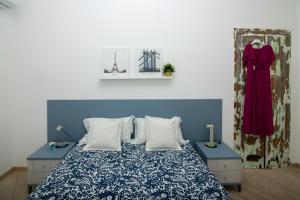 a bedroom with a bed with a blue and white comforter at Da Lisa all'ombra della Mole in Turin