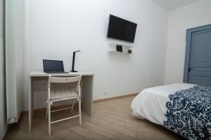 a bedroom with a desk with a laptop and a bed at Da Lisa all'ombra della Mole in Turin