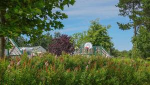Vonkajšia záhrada v ubytovaní Camping le Dolmen, Carnac, Morbihan