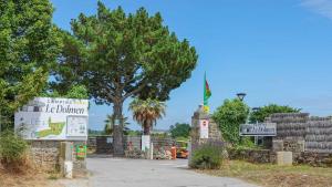 Vonkajšia záhrada v ubytovaní Camping le Dolmen, Carnac, Morbihan
