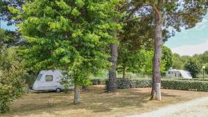 Vonkajšia záhrada v ubytovaní Camping le Dolmen, Carnac, Morbihan