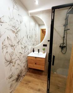 a bathroom with a white sink and a shower at Willa z Jacuzzi 15 osób Góry Weekend Gorąca Balia Hydromasaż Urodziny Panieński 