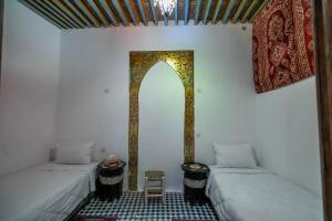 Postel nebo postele na pokoji v ubytování RIAD DAR DIWAN