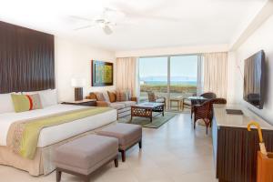 TV a/nebo společenská místnost v ubytování Grand Velas Riviera Nayarit