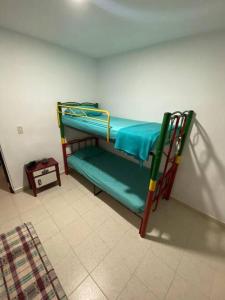 Palanda nebo palandy na pokoji v ubytování Apartamento familiar o personal