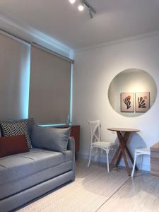 a living room with a couch and a table at Sinta-se em casa. in Barbacena