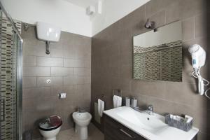 Bathroom sa City Pompei Accommodations