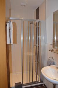 A bathroom at Gästezimmer Peterbauer