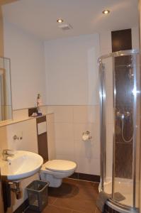 A bathroom at Gästezimmer Peterbauer