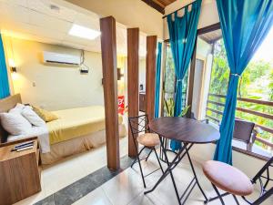 a room with a bed and a table and chairs at Apartamentos La Primavera - Santiago Centro in Santiago