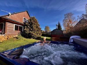 a child in a hot tub in a backyard at Welness Roubenka Svratouch in Svratouch